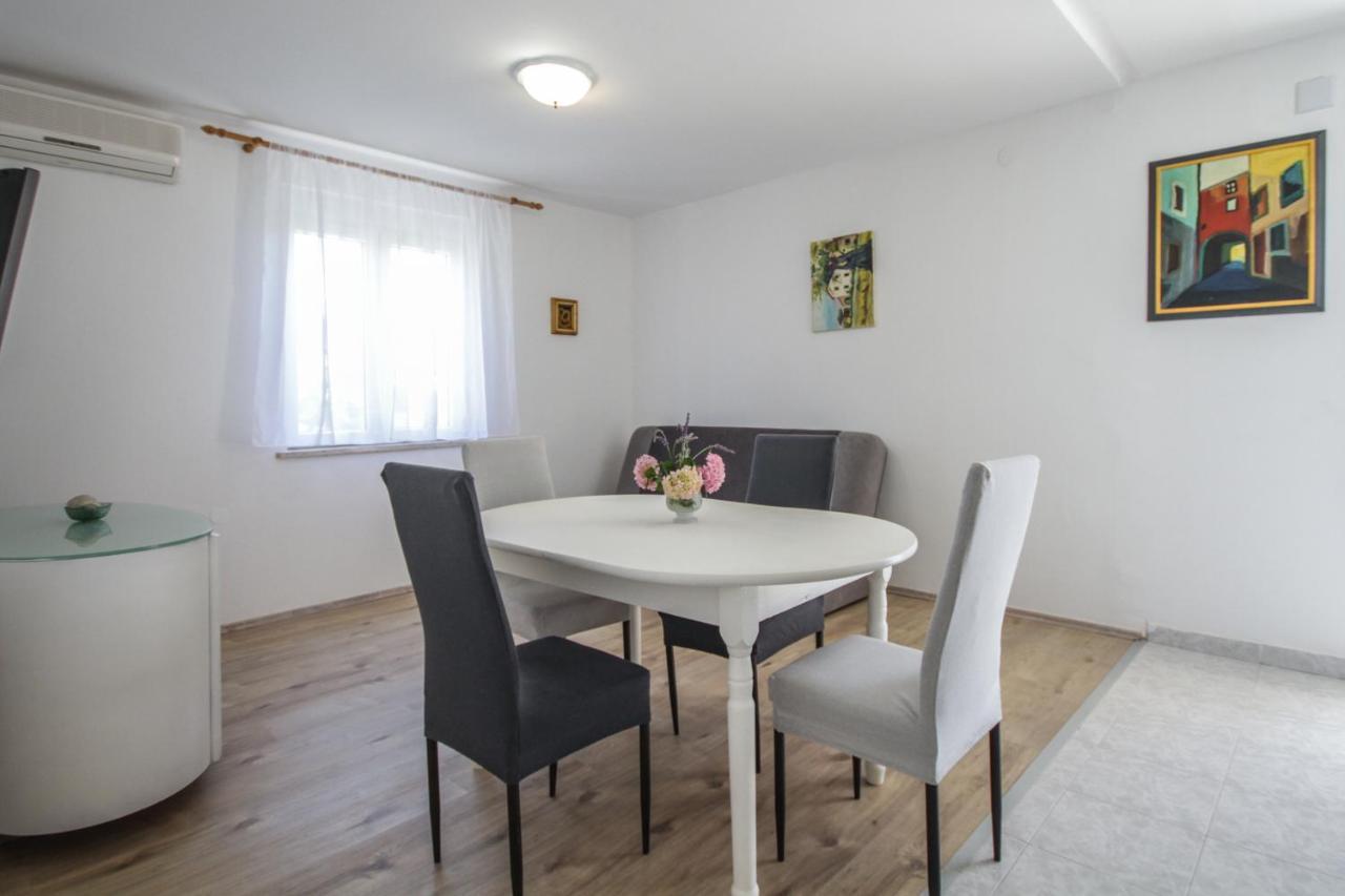 Apartment Tosca With Parking ロヴィニ エクステリア 写真